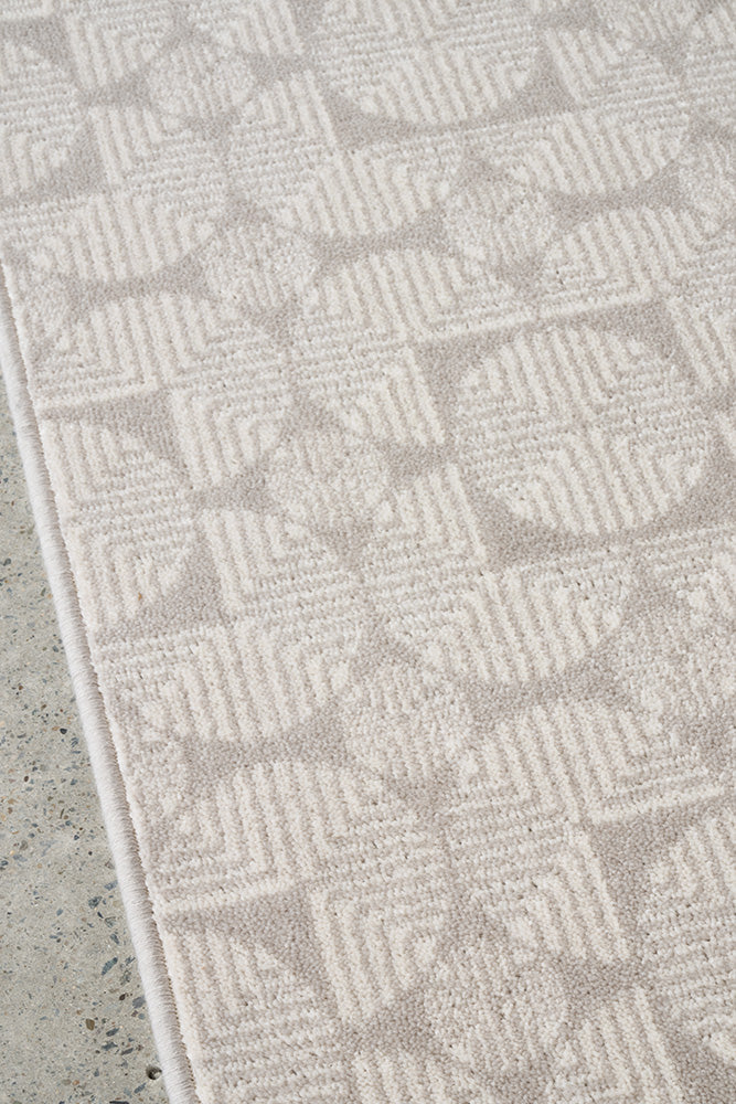 Beautiful Wool Pile of the Prague Niko Silver Rug | Simple Style Co